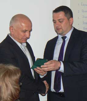 инж. Цветан Германов ( „Германов БГ” ООД ) с плакет „За принос и заслуги към БАИС''
